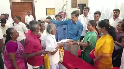 கோவில்பட்டி: எட்டயபுரம் சாலையில் உள்ள தனியார் திருமண மண்டபத்தில் உங்களுடன் ஸ்டாலின் திட்டம் துவக்கம் எம் பி அமைச்சர் பங்கேற்பு