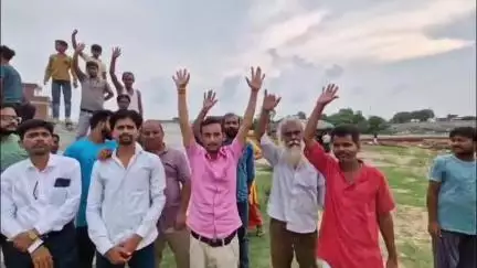 सूरजूपुर रामलीला मैदान की जमीन पर भू माफियाओं के कब्जे को लेकर, कमेटी तथा ग्रामीणों ने किया प्रदर्शन #jansamasya