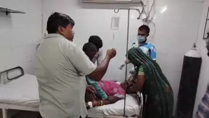 महोबा: पसवारा गांव की एक महिला ने अज्ञात कारणों से खाया जहरीला पदार्थ, जिला अस्पताल में इलाज जारी