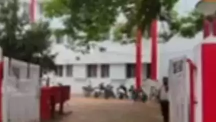 जवा: डाकघर कर्मचारी संघ ने काली पट्टी बांधकर किया प्रदर्शन, विरोध जताते हुए काम भी किया