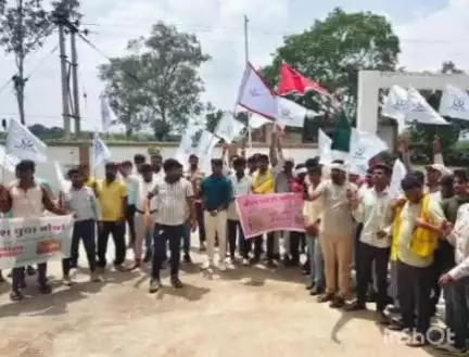 पेटलावद: भीलप्रदेश की मांग को लेकर आदिवासी संगठनों ने पेटलावद में तहसीलदार को राष्ट्रपति के नाम ज्ञापन सौंपा