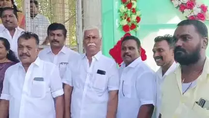 கோவில்பட்டி: கோவில்பட்டி மெயின் சாலையில் உள்ள காமராஜர் சிலைக்கு திமுக அதிமுக உள்ளிட்ட பல்வேறு கட்சிகள் சார்பில் மரியாதை செலுத்தினார்