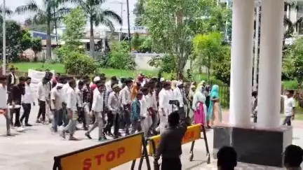 रतलाम नगर: भीलप्रदेश को लेकर आदिवासी परिवार के भीलप्रदेश मुक्ति मोर्चा ने कलेक्टर कार्यालय में 36 सूत्रीय ज्ञापन सौंपा