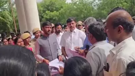 ಯಾದಗಿರಿ: ಆಶಾ ಕಾರ್ಯಕರ್ತೆಯರ ವೇತನ ಹೆಚ್ಚಳ ಗೊಳಿಸುವಂತೆ ಜಿಲ್ಲಾ ಪಂಚಾಯತ್ ಮುಂಭಾಗದಲ್ಲಿ ಪ್ರತಿಭಟನೆ