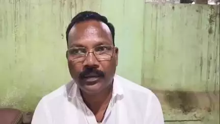 बलरामपुर: बलरामपुर जिले में आयोजित जिला स्तरीय चरण पादुका वितरण कार्यक्रम में कांग्रेस नेता ने मीडिया से लगाया अपमान का आरोप