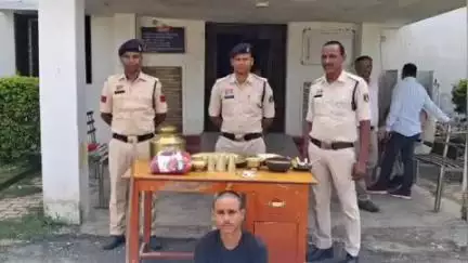 सूरजपुर: रायपुर गए व्यक्ति के घर से बर्तन और सोने-चांदी के जेवर चोरी के मामले में विश्रामपुर पुलिस ने 1 आरोपी को किया गिरफ्तार
