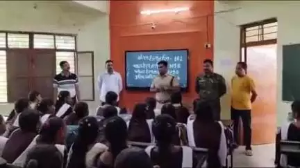 छतरपुर: शासकीय हाई स्कूल पाठादा में ईशानगर पुलिस ने चलाया नशा विरोधी जागरूकता अभियान