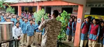 डिंडौरी: सीएम राइज स्कूल चांदरानी में समनापुर पुलिस का नशा मुक्ति अभियान, नशे से दूर रहने का दिया संदेश