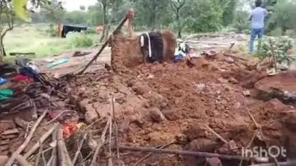 পুরুলিয়া ২: দেওয়াল চাপা পড়ে মৃত্যুর ঘটনার পর সতর্ক প্রশাসন যেসমস্ত জায়গায় ফাঁকা ঘর রয়েছে তার খোঁজ শুরু হয়েছে বললেন মহকুমা শাসক