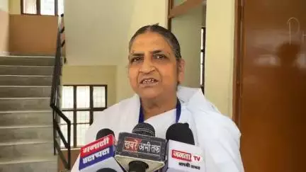 कुल्लू: स्मार्टफोन के इस्तेमाल के साथ-साथ युवाओं की स्मार्टनेस पर गहन चिंतन की आवश्यकता: ब्रह्माकुमारी किरण