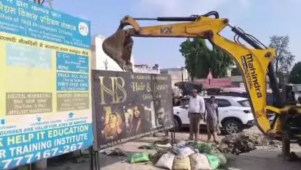 अम्बाला: नगर परिषद की टीम ने अंबाला में अवैध अतिक्रमण पर कार्रवाई की