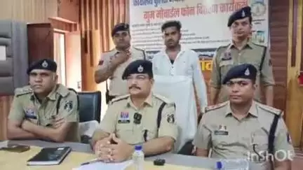 राजनांदगांव: मोहड़ अवैध रेत उत्खनन व गोलीकांड मामले में एक आरोपी कार समेत मध्य प्रदेश से किया गया गिरफ्तार, एसपी ऑफिस में हुआ खुलासा