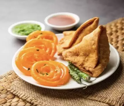 सालभर में 21000 करोड़ समोसे खा जाते हैं भारतीय!