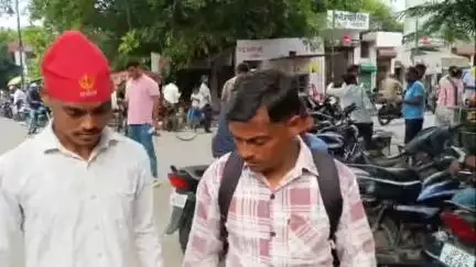 बरेली: भोजीपुरा थाना क्षेत्र के ग्राम घंघोरा पिपरिया के दो सगे भाइयों से आयकर विभाग में नौकरी लगवाने के नाम पर ₹19 लाख की ठगी