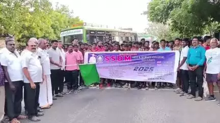 கோவில்பட்டி: காமராஜர் சிலையில் இருந்து எஸ் எஸ் டி எம் கல்லூரி சார்பில் மரத்தான் போட்டி