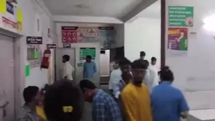 चारामा: नेशनल हाइवे पर बड़ा हादसा, बाइक खड़ी ट्रक से टकराई, अधेड़ व्यक्ति गंभीर रूप से घायल
