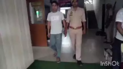 अमरोहा: अमरोहा पुलिस ने बदमाशों पर कार्रवाई करते हुए गांव जमापुर से जुए के मामले में फरार एक आरोपी को किया गिरफ्तार