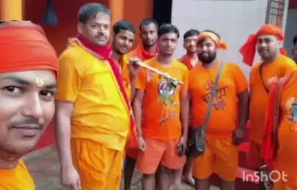 सतगावां: बासोडीह बाजार से कांवरियों का जत्था देवघर के लिए रवाना
