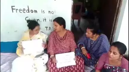 ইসলামপুর: বিদ্যালয়ের পরিকাঠামো ও শিক্ষার মানোন্নয়নের দাবিতে অবস্থান বিক্ষোভে বসলেন শিক্ষক ও শিক্ষাকর্মীরা #jansamasya
