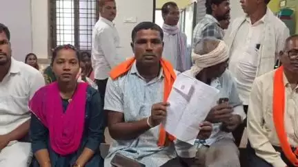 कोंडागांव: लुभा गांव के मा.शा. भवन की जर्जर हालत और अधूरी प्रयोगशाला निर्माण पर ग्रामीणों ने जताई चिंता, कलेक्टर को सौंपा ज्ञापन
