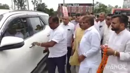 जानसठ: मीरापुर दिल्ली पौड़ी राजमार्ग पर भाजपा के पूर्व राष्ट्रीय संगठन महामंत्री संजय जोशी के आगमन पर हुआ स्वागत
