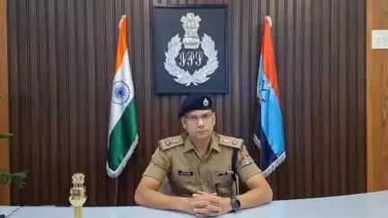 रुद्रपुर: नानकमत्ता क्षेत्र से पुलिस और STF ने शराब व नशीले केमिकल के साथ एक आरोपी मणिकांत मिश्रा को किया गिरफ्तार