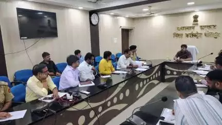 धौलपुर: कलेक्ट्रेट सभागार में आयोजित जिला सड़क सुरक्षा समिति एवं विशेष टास्क फोर्स की बैठक में DM ने दिए अहम निर्देश
