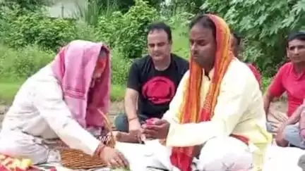 निचलौल: सिसवा में दुर्गा पूजा महोत्सव की तैयारियां शुरू, दूरभाष केंद्र समिति ने किया भूमि पूजन