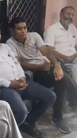 गोविंदगढ़: रामगढ़ में विधायक की जनसुनवाई में खेड़ी रोड के आक्रोशित ग्रामीण 10 साल से जमा गंदा पानी की समस्या लेकर पहुंचे