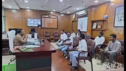 आदित्यपुर गम्हरिया: साप्ताहिक जनता दरबार में ज़िला उपायुक्त ने सुनीं आम लोगों की समस्याएं, त्वरित समाधान का दिया आश्वासन