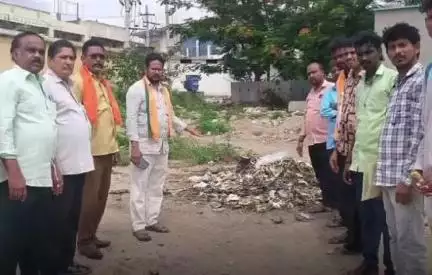 అలంపూర్: అపరిశుభ్రంగా మారిన అయిజ ఆర్టీసీ బస్సుస్టాండ్ ; బీజేపీ
