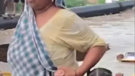 सिरसा: शहर के केलनियां बाईपास रोड पर गहरा गड्ढा, ट्रक धंसने से बचा, लोगों में प्रशासन के खिलाफ रोष