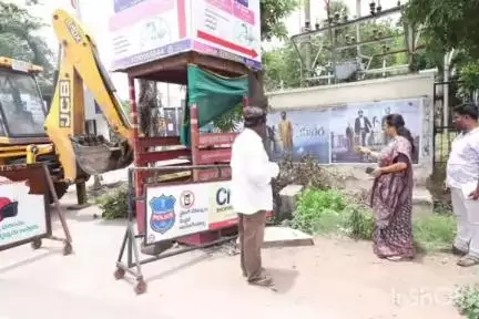 నగర మేయర్ గుండు సుధారాణి జెమినీ టాకీస్ వద్ద పూడికతీత పనులను పరిశీలించారు