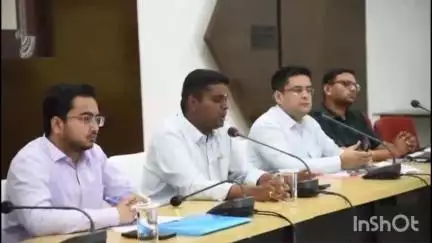 जगदलपुर: जिला कार्यालय में समय-सीमा की बैठक में कलेक्टर हरीश एस ने कहा, जल संचय और संरक्षण के कार्यों को दी जाए प्राथमिकता