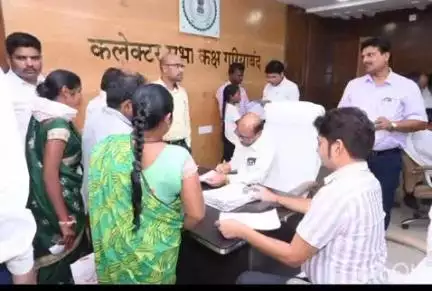 बिंद्रानवागढ़ गरियाबंद: गरियाबंद कलेक्टर श्री उइके ने जनदर्शन में आम नागरिकों की समस्याएं सुनी, मिले 65 आवेदन