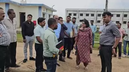 बक्स्वाहा: बकस्वाहा पहुंचे कलेक्टर पार्थ जैसवाल, सीएम राइज स्कूल भवन और वाटर प्लांट का किया निरीक्षण