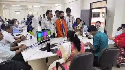 खरगौन: जनसुनवाई में अनुपस्थित अधिकारियों को अपर कलेक्टर ने कारण बताओ नोटिस जारी किया
