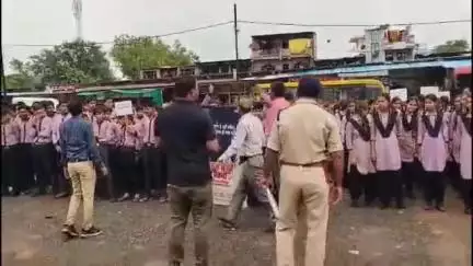 देवास नगर: शहर सहित पूरे जिले में 'नशा छोड़ो, जीवन से नाता जोड़ो' अभियान चलाया गया