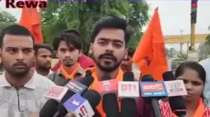 हुज़ूर: उड़ीसा में छात्रा की आत्महत्या पर रीवा में विरोध, ABVP ने प्रदर्शन कर विश्वविद्यालय से कार्रवाई की मांग की