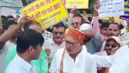 गोरखपुर: कोटेदार संघ ने अपनी मांगों को लेकर एसीएम प्रथम गोरखपुर को मुख्यमंत्री के नाम संबोधित ज्ञापन सौंपा