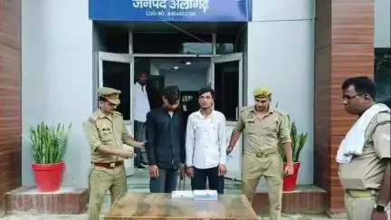 कोल: क्वार्सी पुलिस ने इकरा पुलिया से 2 शातिर चोरों को किया गिरफ्तार, कब्जे से 2 चोरी के मोबाइल और 1 बाइक बरामद