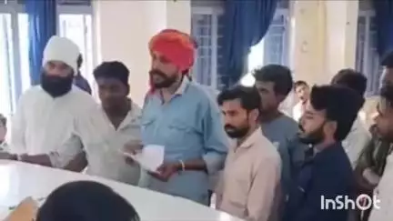 सिवनी मालवा: डिप्टी कलेक्टर के ड्राइवर पर अवैध वसूली के आरोप, रेत ट्रैक्टर चालकों ने जनपद पंचायत में आयोजित जनसुनवाई में की शिकायत