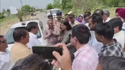 थानेसर: डीसी नेहा सिंह ने रामगढ़ रोड में सुनी ग्रामीणों की समस्याएं, कहा- सभी विभागों में समय-समय पर होती है चेकिंग