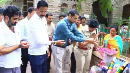 ಬಳ್ಳಾರಿ: ಧರ್ತಿ ಆಬಾ ಜನಭಾಗಿಧಾರಿ ಅಭಿಯಾನ
ಬುಡಕಟ್ಟು ಜನರು ಮುಖ್ಯವಾಹಿನಿಗೆ ಬರಲಿ, ನಗರದಲ್ಲಿ ಸಂಸದ ಈ.ತುಕಾರಾಂ