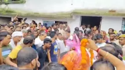 ଭୋଗରାଇ: ପଳାସିଆ ଗାଁରେ ବୁକୁଭଟା କାନ୍ଦ ବୋବାଳି ମଧ୍ଯରେ ପଞ୍ଚଭୂତରେ ଲୀନ ହେଲେ FM କଲେଜର ଛାତ୍ରୀ, ଜିଲ୍ଲାପାଳ ଓ ଏସପି ଉପସ୍ଥିତ