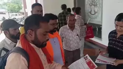 रतलाम नगर: शिवसेना जिला प्रमुख ने इप्का फैक्ट्री में घायल 3 श्रमिकों के हित में जनसुनवाई में ज्ञापन सौंपा