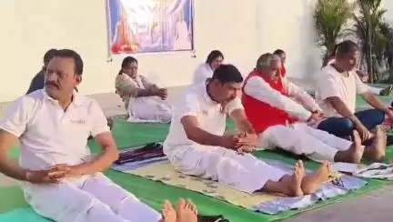 हिंगोली: तिरूपती नगरात पतंजलीच्या योग शिबिरात आजीवन सभासदांचा सत्कार