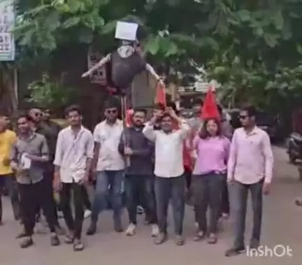 राजनांदगांव: दिग्विजय महाविद्यालय के सामने एबीवीपी कार्यकर्ता की आत्महत्या मामले में एबीवीपी ने किया विरोध प्रदर्शन