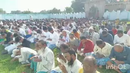 अंधराठाढ़ी: बारिश के लिए जमैला बाजार स्थित ईदगाह में नमाजियों ने नमाज़-ए-इस्तिस्का पढ़ी, दुआ मांगी