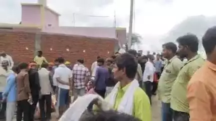 कोरांव: तेंदुआ खुर्द में बिजली बनाते समय झुलसकर हुई बिजली मैकेनिक की मौत, खीरी पुलिस ने चार के खिलाफ लिखा मुकदमा